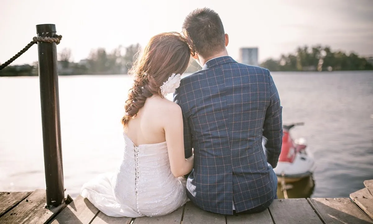 Stock image of a bride and a groom. (Ptksgc/Pixabay)