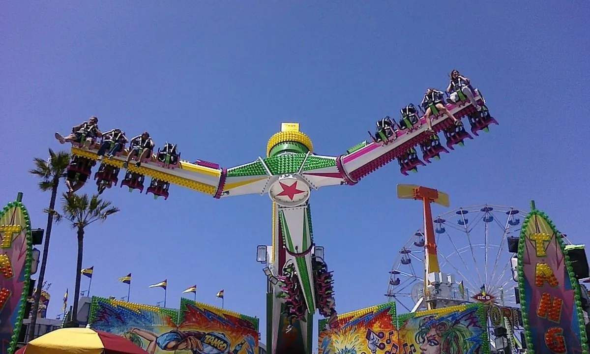 Carnival ride. (Paulamenard2222/Pixabay)