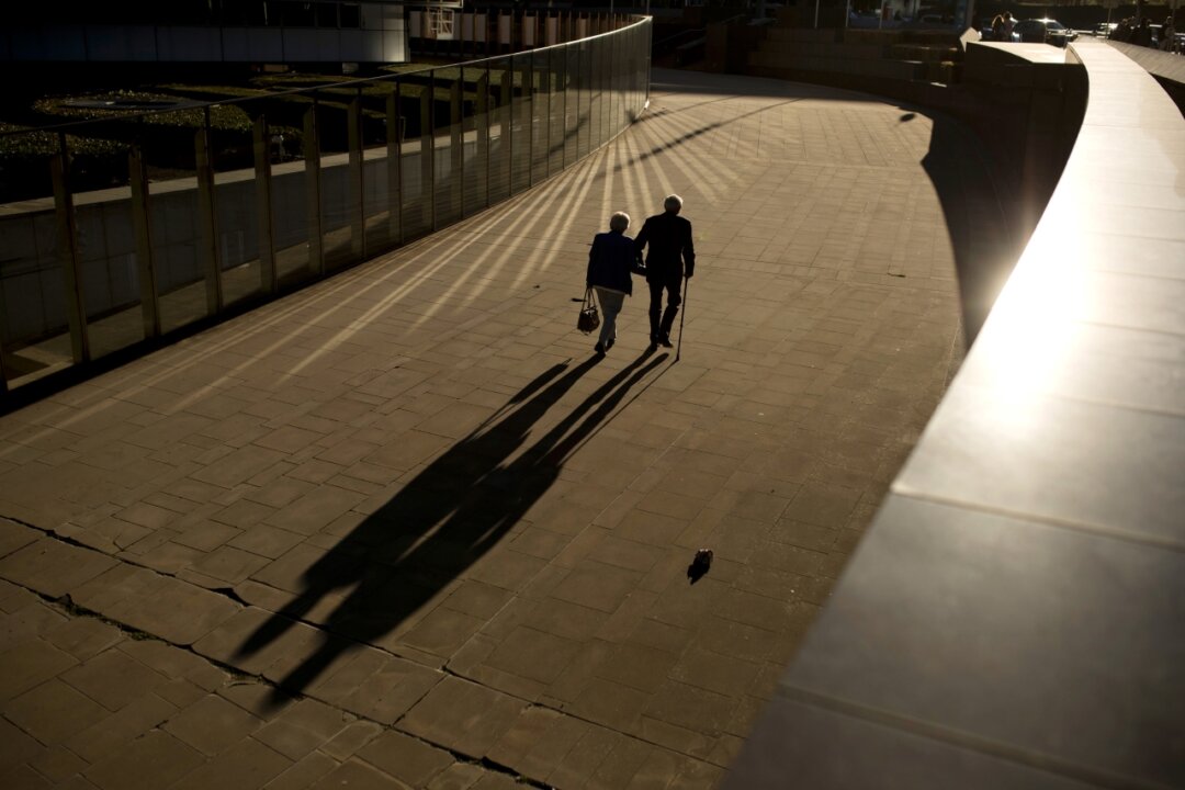 An elderly couple walks past the Berlaymont building, the European Commission headquarters, in Brussels on Sept. 27, 2018. (Francisco Seco/AP Photo)
