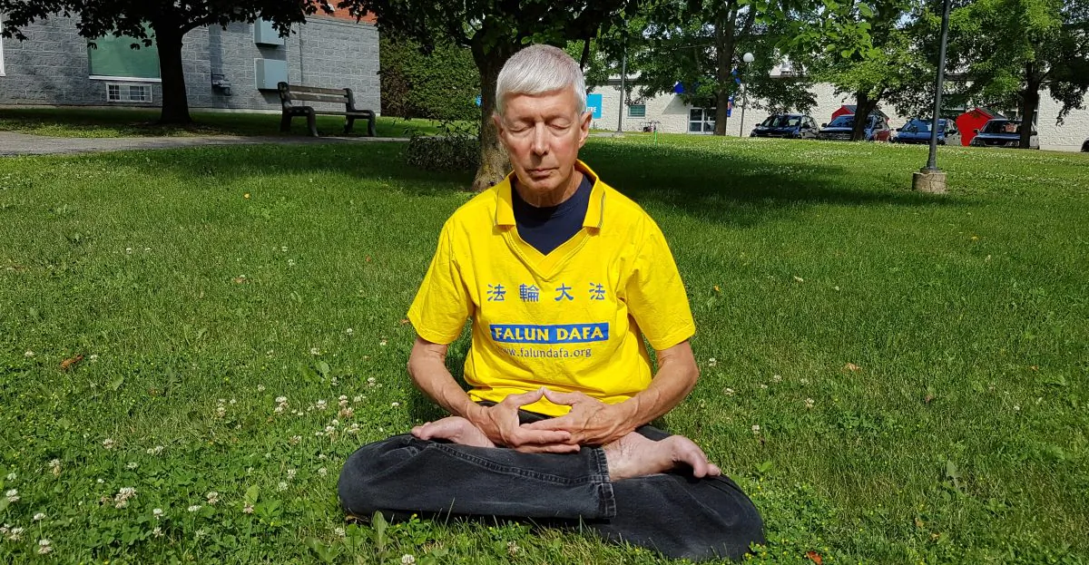 Falun Gong practitioner Gerry Smith, seen here meditating in a park, was ordered by the CEO of the Ottawa Dragon Boat Festival to remove his T-shirt bearing the name of his spiritual practice on June 22, 2019, at the festival. John Brooman told Smith that the Chinese Embassy is a sponsor of the festival and  didn't want Falun Gong adherents at the event. (The Epoch Times)