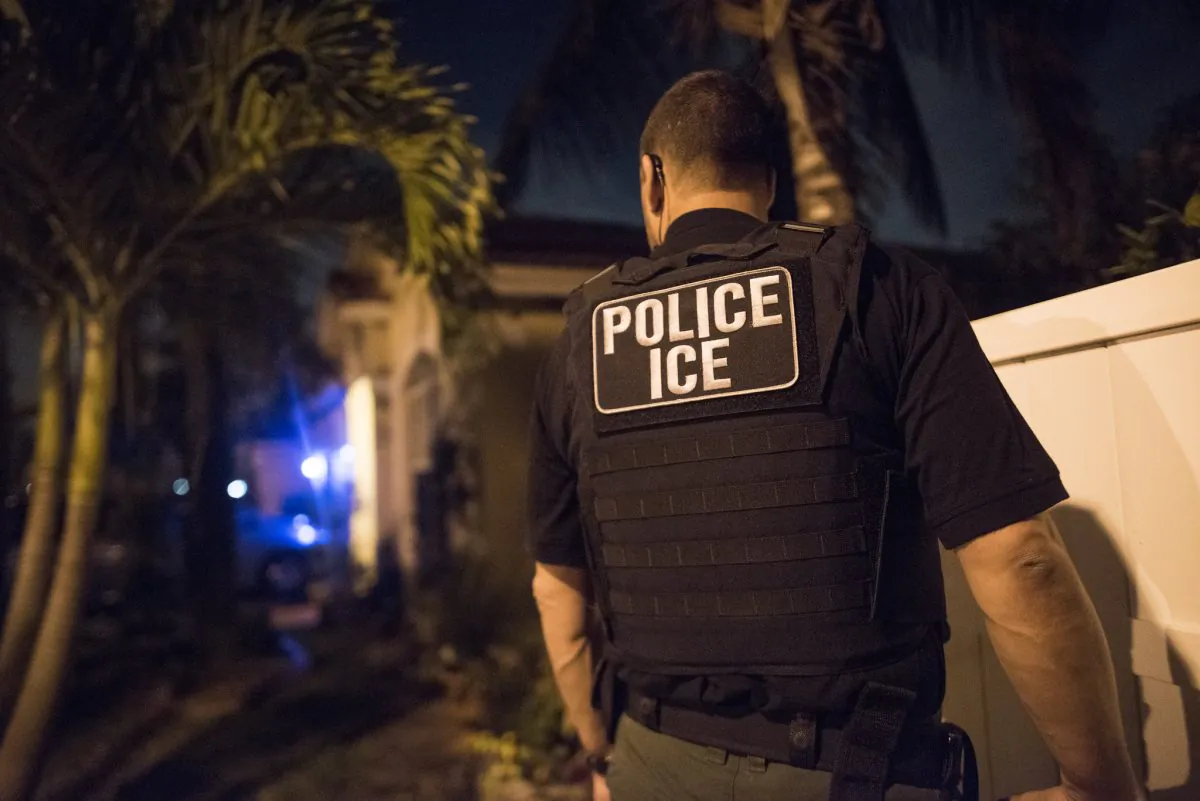 An ICE agent takes part in an operation in Florida, Puerto Rico, and the U. S. Virgin Islands, on March 21, 2018. (ICE)