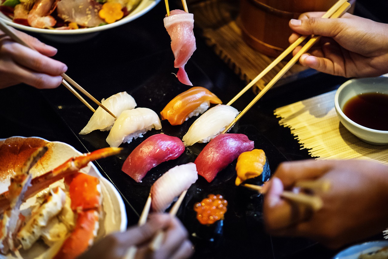 Hay ăn sushi, người đàn ông bị sán dây 1,5m ký sinh trong cơ thể