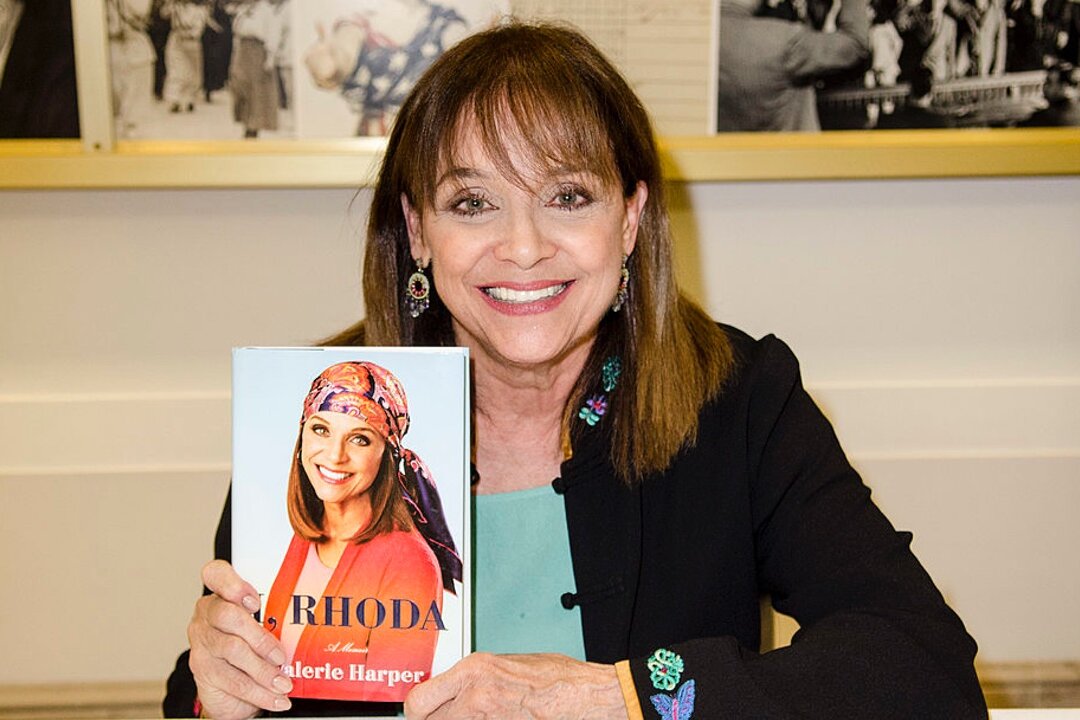 Valerie Harper discusses and signs copies of her book "I, Rhoda" at McGowan Theater in Washington, on April 16, 2013. (Kris Connor/Getty Images)
