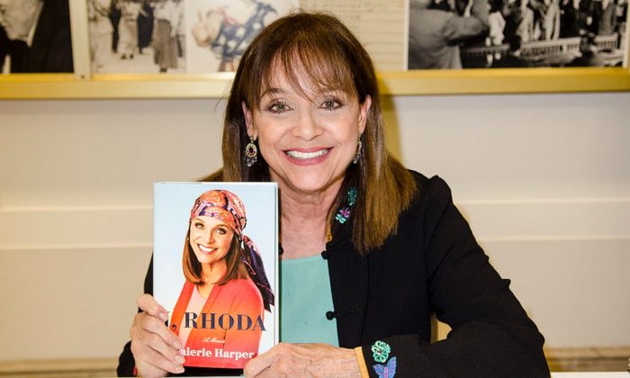 Valerie Harper discusses and signs copies of her book "I, Rhoda" at McGowan Theater in Washington, on April 16, 2013. (Kris Connor/Getty Images)