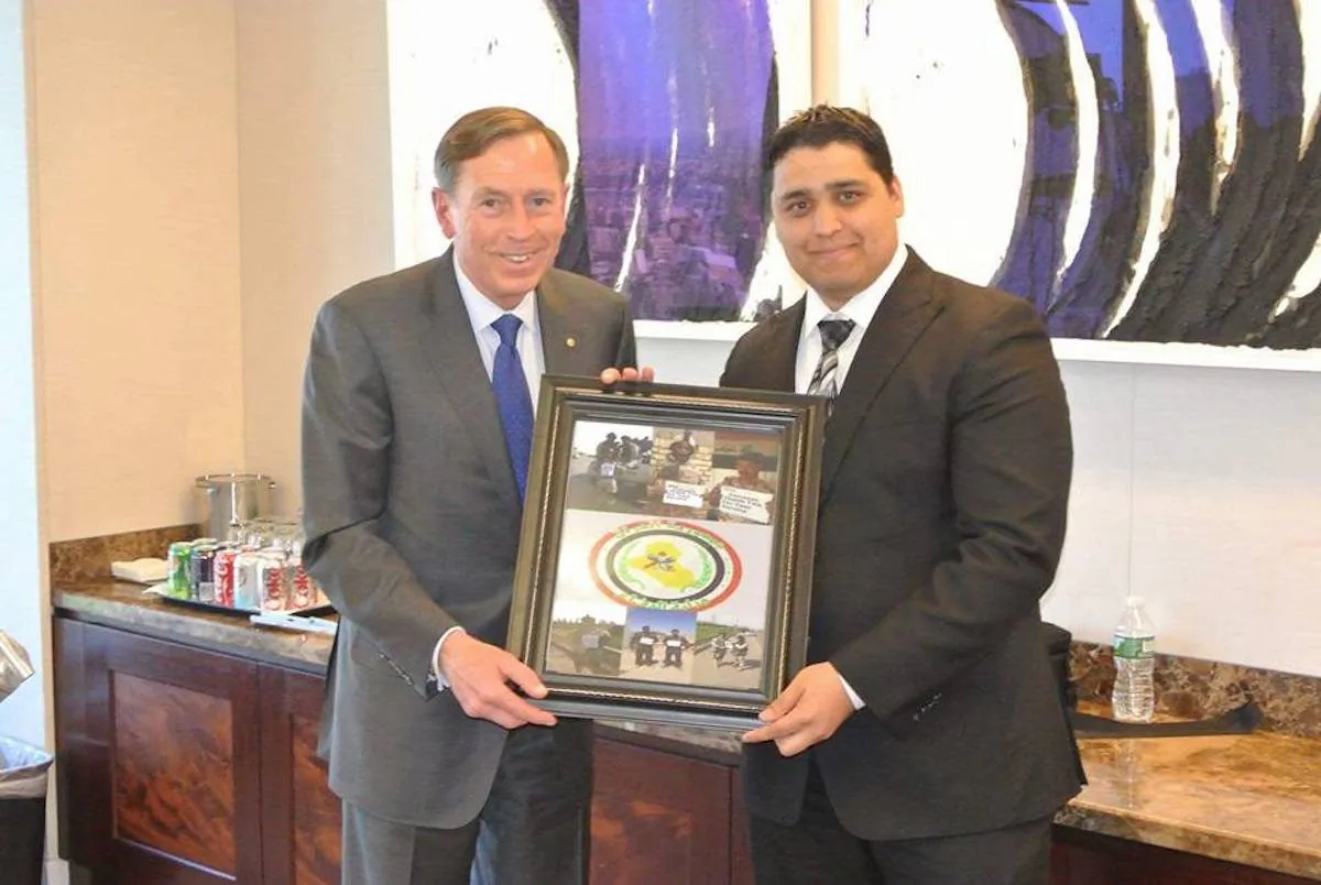 Hamody Jasim (L) with David Petraeus. (Courtesy of Hamody Jasim)