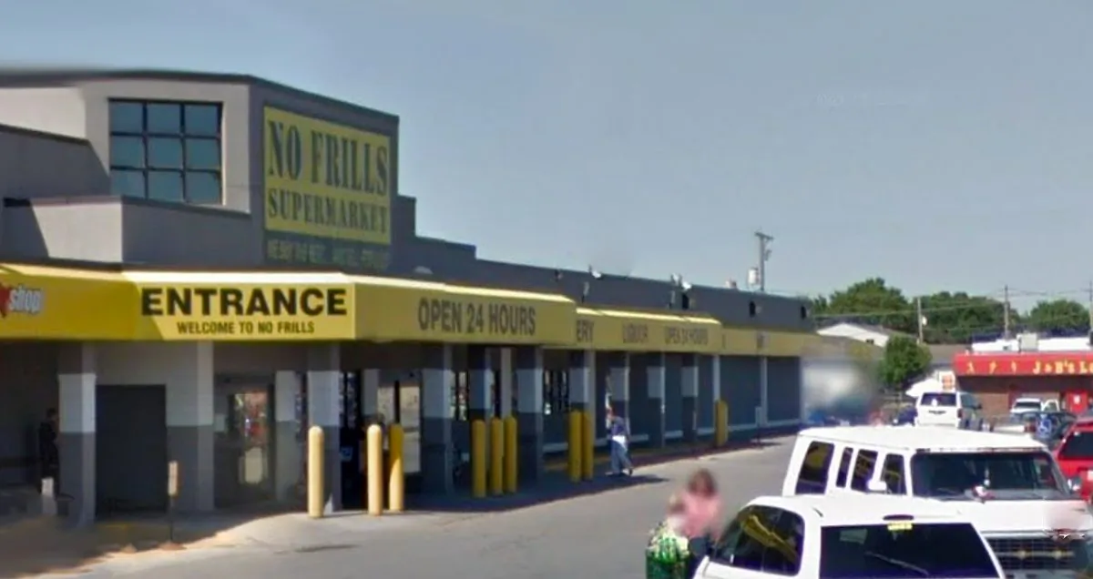 Exterior of the No Frills Supermarket in Council Bluffs, Iowa, in August 2011. (Google Maps Street View/Screenshot)