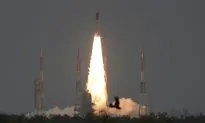 India Launches Moon Mission a Week After It Was Aborted
