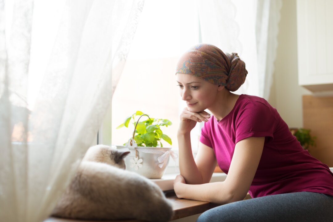 Some cancer patients who were declared incurable by hospitals are able to achieve complete recovery. What are the secrets of these cancer survivors? (Abo Photography/Shutterstock)