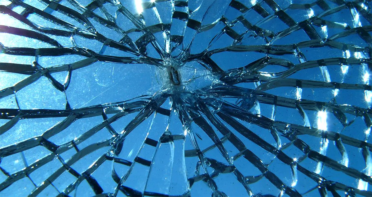 A file image of broken glass. (Jef Poskanzer/Wikimedia Commons)