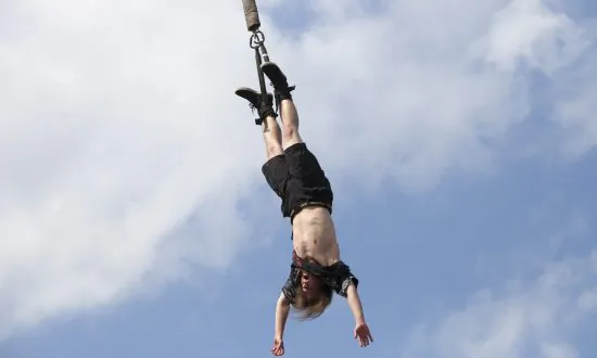 Chilling Video Shows Bungee Jumper’s Free Fall After Cord Snaps