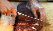 US Farmers Look Past Trade Fears to Cash In on China’s Hog Crisis