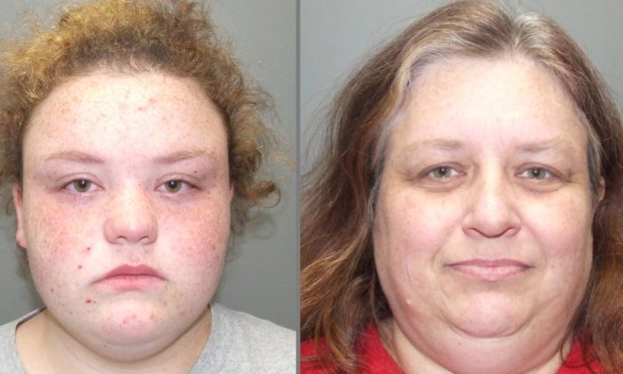 Suspects Anita Jean Dobbins, 18, (L) and Angela Marie Dobbins, 46, have been charged with reckless endangerment of a baby in Scottsboro, Ariz., on July 22, 2019. (Courtesy of Scottsboro Police Department)