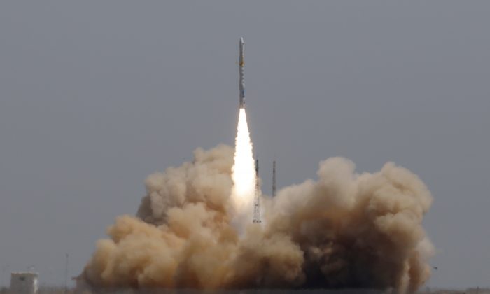 A Hyperbola-1 rocket of Chinese space company iSpace takes off from the Jiuquan Satellite Launch Centre in Gansu Province, China on July 25, 2019. (Reuters)