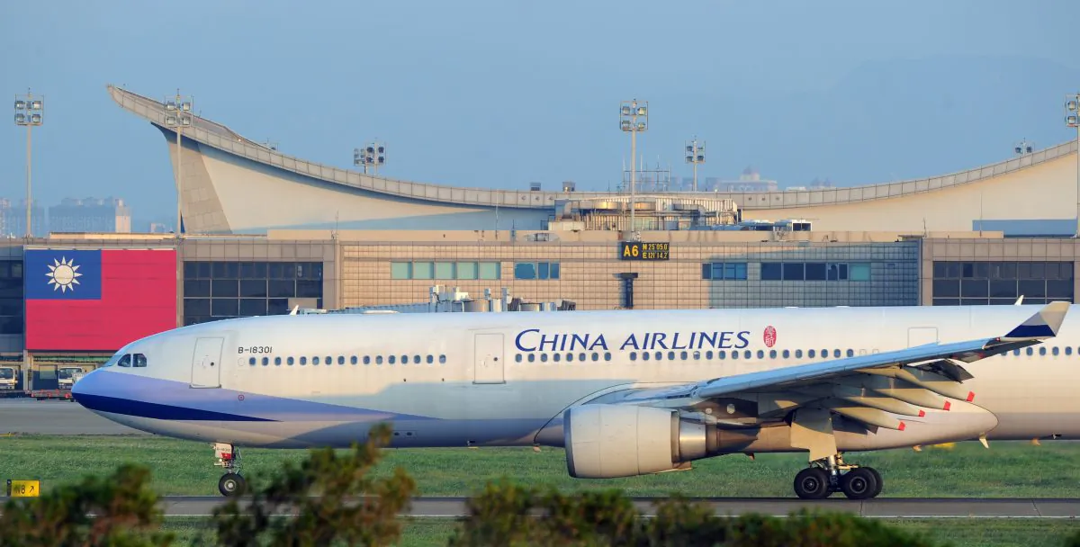 A China Airlines' plane taxis to the runway at Taoyuan International Airport on September 28, 2010. (SAM YEH/AFP/Getty Images)