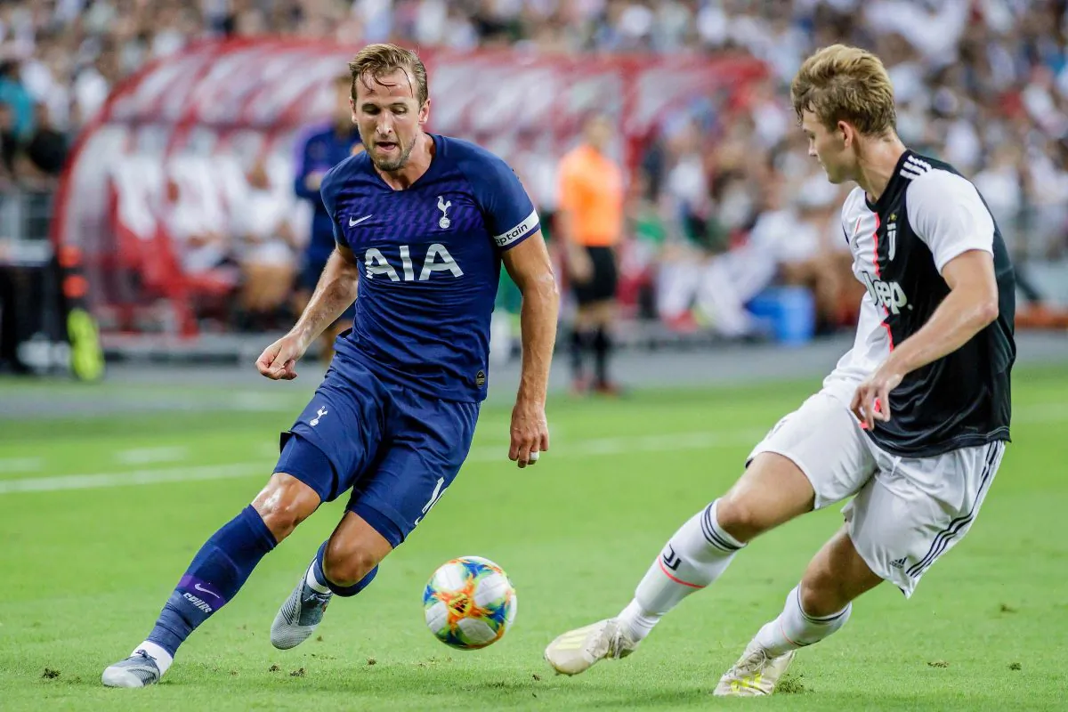 Harry Kane of Tottenham Hotspur (L) fights for the ball with Matthijs De Ligt of Juventus (R) during the International Champions Cup match between Juventus and Tottenham Hotspur at the Singapore National Stadium on July 21, 2019. (Yu Chun Christopher Wong / Eurasia Sport Images)