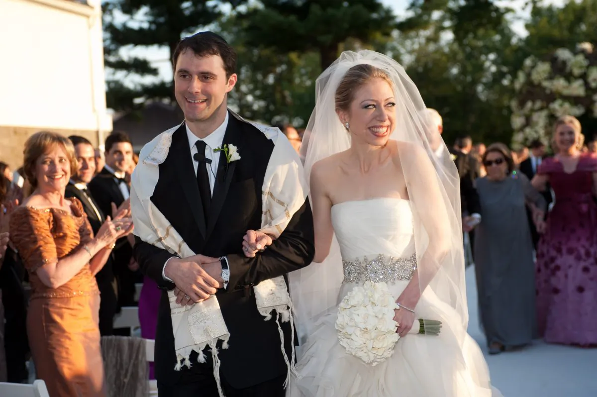 Chelsea Clinton (R) weds Marc Mezvinsky at the Astor Courts Estate in Rhinebeck, N.Y., on July 31, 2010. (Genevieve de Manio via Getty Images)