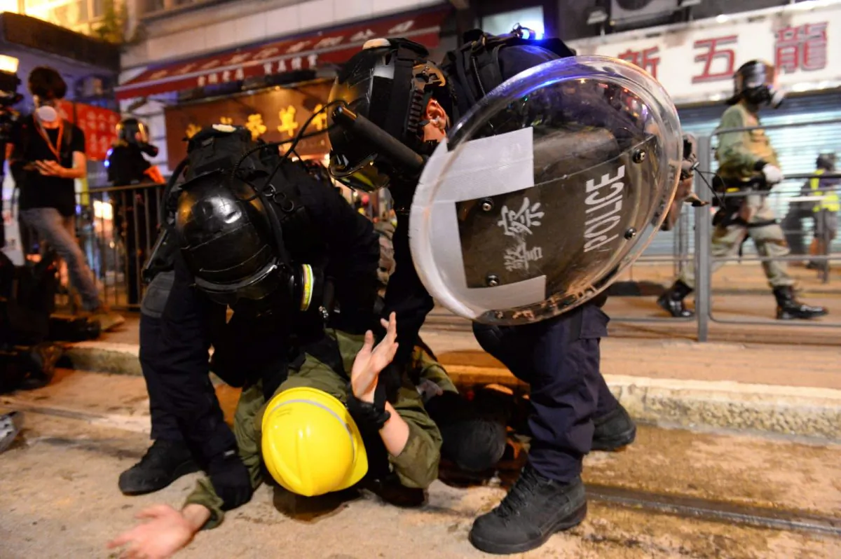 Hong Kong police pressed down a dozen protesters to the ground during the clearance operation on July 28, 2019. (Song Bilong/The Epoch Times)