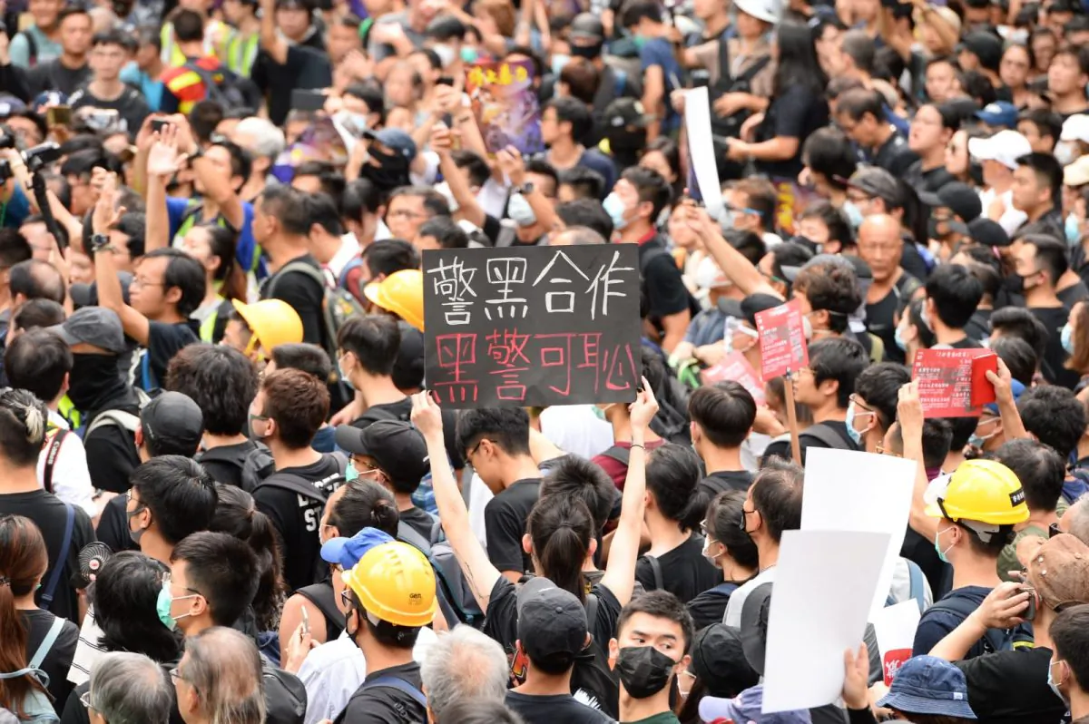 Around 11,000 Hongkongers take part in a rally at Chater Garden to protest against police violence on July 28, 2019. (Song Bilong/The Epoch Times)