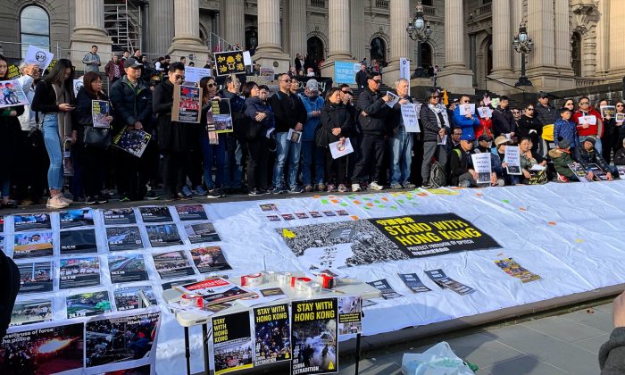 Hong Kong Rally on the steps of Victoria Parliament in Melbourne, Australia on 28 July 2019. (The Epoch Times)