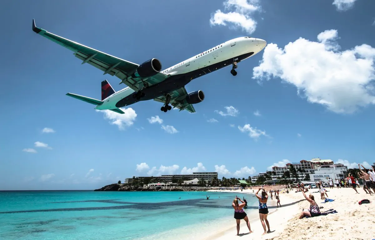 Delta airplane coming in for landing (Photo-Ramon-Kagie-unsplash