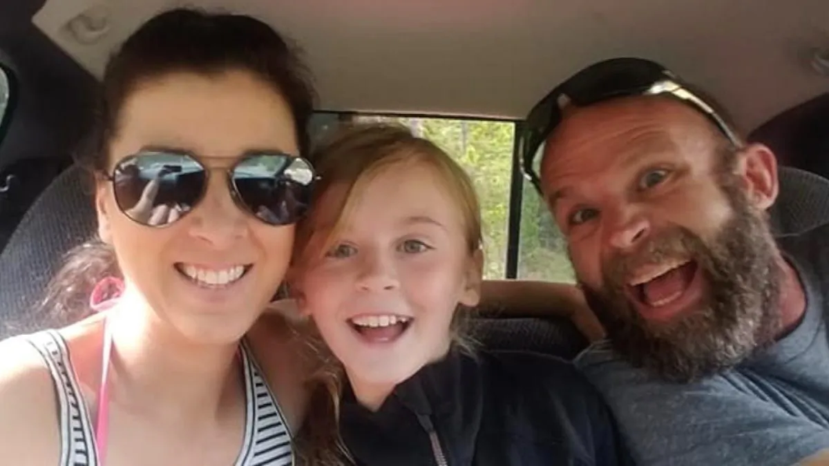 Nine-year-old Shaylyn Bergeson (C), together with her mother, Jesi Bergeson (L) and father, Kurt Bergeson. (MEDICAL EXPENSES FOR SHAYLYN BERGESON via GoFundMe)