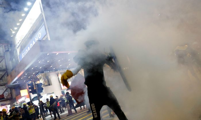 ÐÐ°ÑÑÐ¸Ð½ÐºÐ¸ Ð¿Ð¾ Ð·Ð°Ð¿ÑÐ¾ÑÑ Hong Kong police fire tear gas as city is again roiled by protests