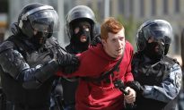 Moscow Police Detain More Than 800 at Protest, Monitor Says