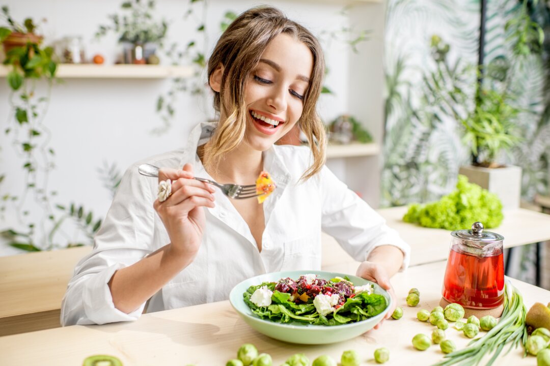 Paying attention to how your body responds to what you eat can provide uniquely personal and useful insight into your optimum diet. (RossHelen/Shutterstock)