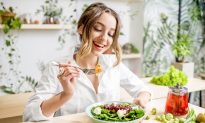 How to Eat Mindfully by Listening to Your Body