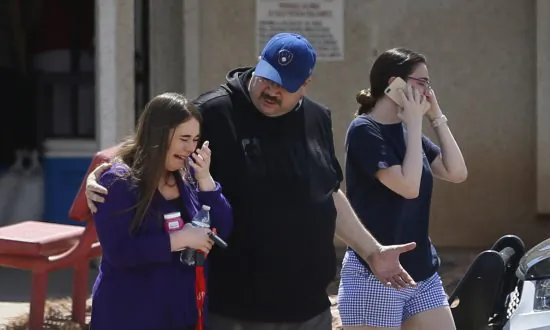 Man Gives Out Free Pizza to People Donating Blood After El Paso Massacre