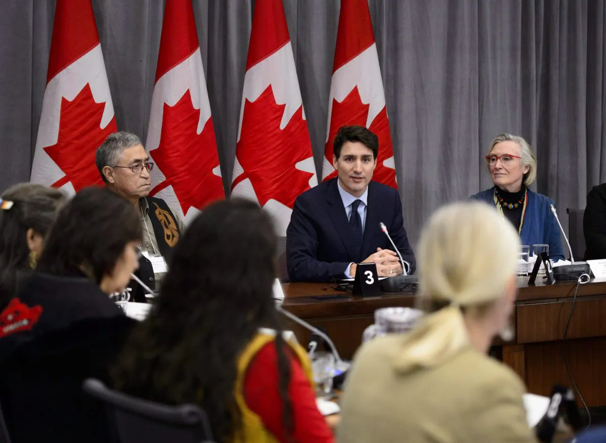 Prime Minister Justin Trudeau takes part in the Canada-Modern Treaty and Self-Governing First Nations Forum, with Legislative Chief Peter Hanson (L) and Minister of Crown-Indigenous Relations Carolyn Bennett, in Ottawa on Jan. 8, 2019. (The Canadian Press/Sean Kilpatrick)