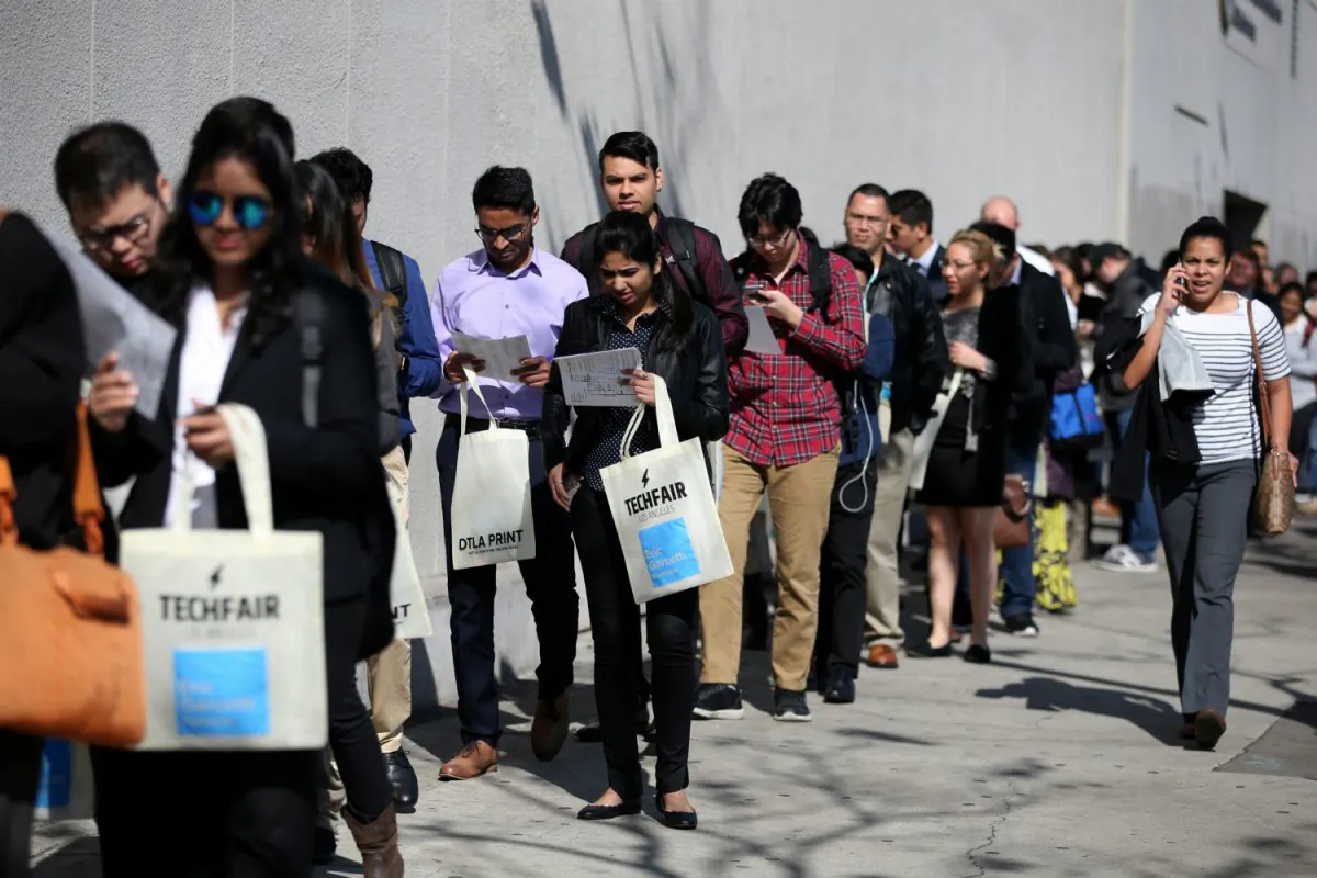 People wait in line to attend TechFair LA, a technology job fair, in Los Angeles, Calif., on Jan. 26, 2017. (Lucy Nicholson/Reuters)