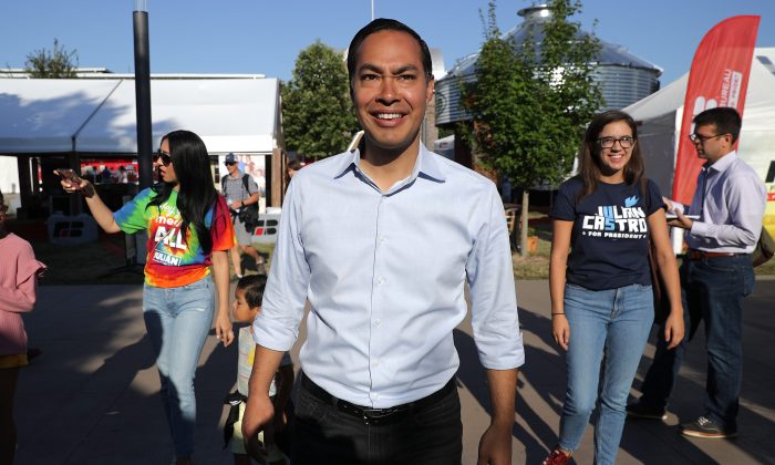 Democratic presidential candidate and former Housing and Urban Development Secretary Julian Castro (C) and his family arrive at the Iowa State Fair in Des Moines, Iowa, on Aug. 9, 2019. (Chip Somodevilla/Getty Images)