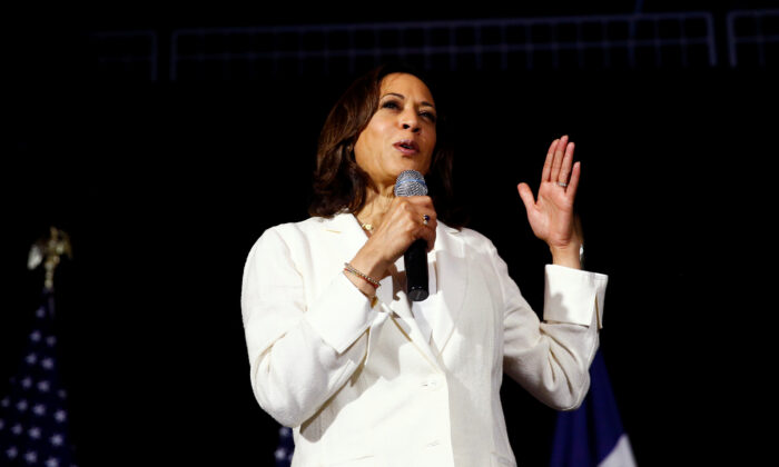 Democratic presidential candidate and U.S. Senator Kamala Harris (D-Callif.) attends a health care roundtable at the Loft at the First United Methodist Church in Burlington, Iowa, Aug. 12, 2019. (Eric Thayer/Reters)