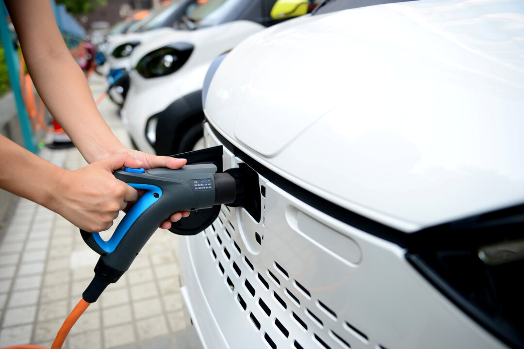 Severe Charging Facility Shortage During Holiday Week Highlights China’s EV Infrastructure Gap: Analysts