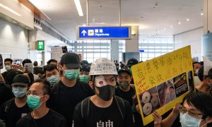 Protesters Clash With Police at Hong Kong Airport After Second Day of Flight Cancelations
