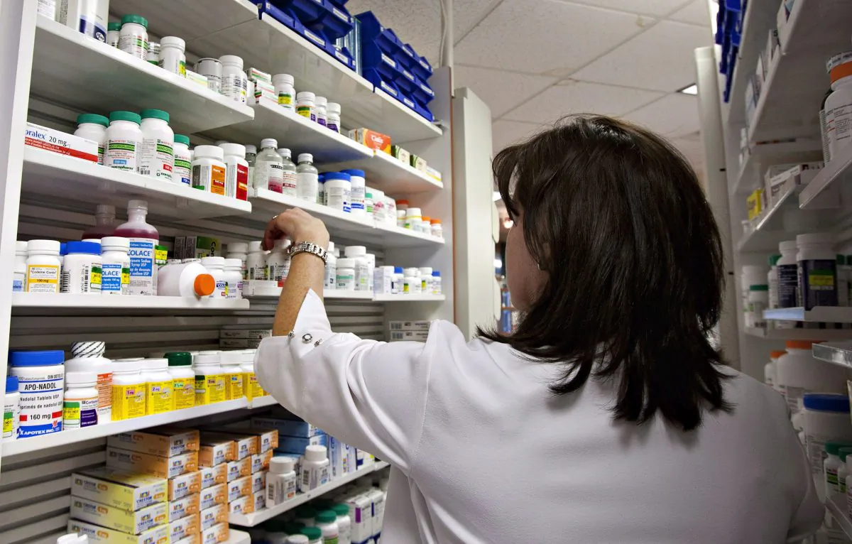 A lab technician prepares a prescription at a pharmacy in Quebec City in this file photo. (The Canadian Press/Jacques Boissinot)