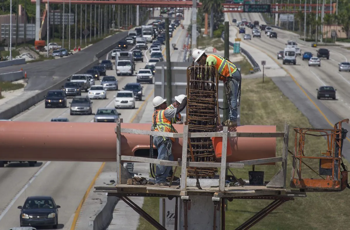 Workers on a Florida Turnpike interchange construction site in Miami, Fla., on May 22, 2019. (Joe Raedle/Getty Images)