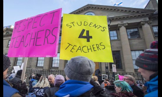 Opinion: Governments and Teachers’ Unions Should Remain at Arm’s Length