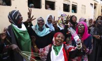 Sudanese Protesters Sign Final Power-Sharing Deal With Army