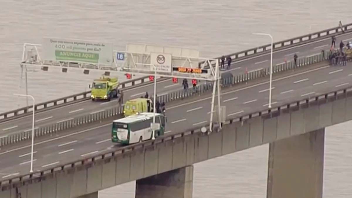 Aerial footage on the Rio-Niteroi Bridge, where armed police surrounded a hijacked passenger bus in Rio de Janeiro, Brazil on Aug. 20, 2019. (Still Image from RECORD TV video)
