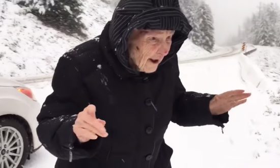 Video: This 101-Year-Old Lady Knows Exactly What to Do When Snowstorm Hits!