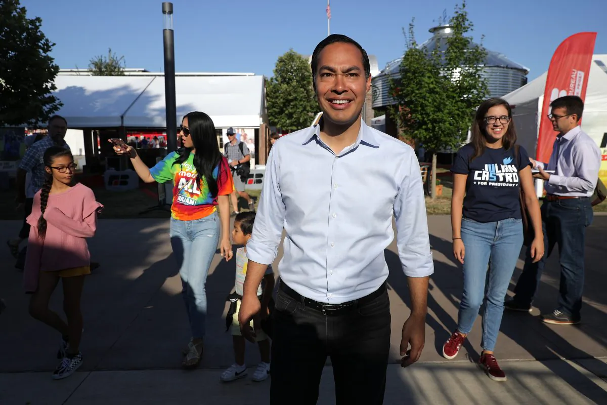 Democratic presidential candidate and former Housing and Urban Development Secretary Julian Castro, center, arrives at the Iowa State Fair in Des Moines, Iowa with his family on Aug. 9, 2019. (Photo by Chip Somodevilla/Getty Images)