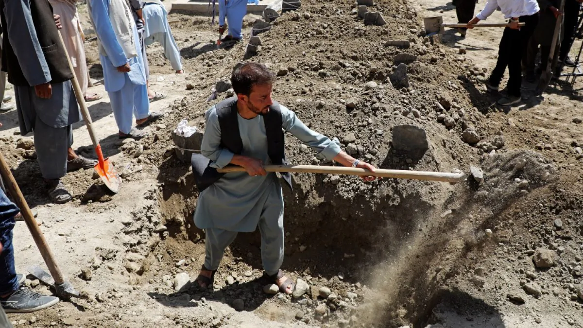 Afghan men dig a grave during a mass funeral following a wedding suicide bombing in Kabul, Afghanistan on Aug. 18, 2019. (Omar Sobhani/Reuters)
