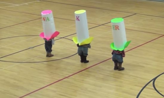 3 Girls Take on Stage to Dance With Huge Hats All to Help Brother Win the Elections