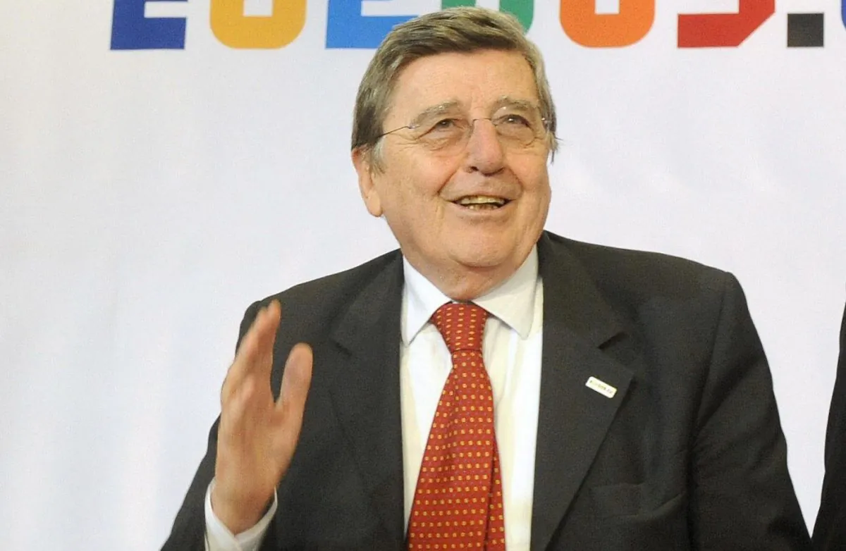 Italian undersecretary of state at the Ministry of Foreign Affairs, Vincenzo Scotti, in Prague on May 13, 2009. (Michal Cizek/AFP/Getty Images)