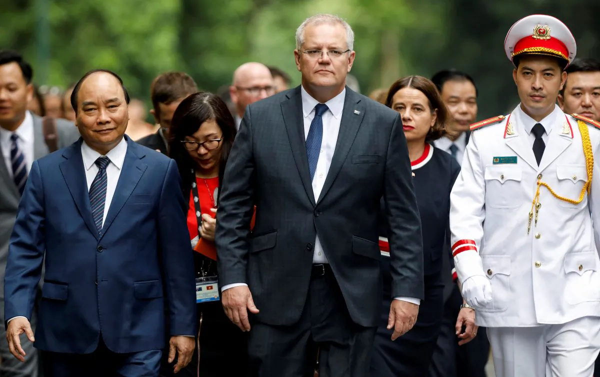 Australia's Prime Minister Scott Morrison (C) and his Vietnamese counterpart Nguyen Xuan Phuc (R) walk together after a welcoming ceremony in Hanoi, Vietnam on Aug. 23, 2019. (Kham/Reuters)