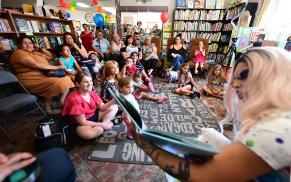 Drag queens read children