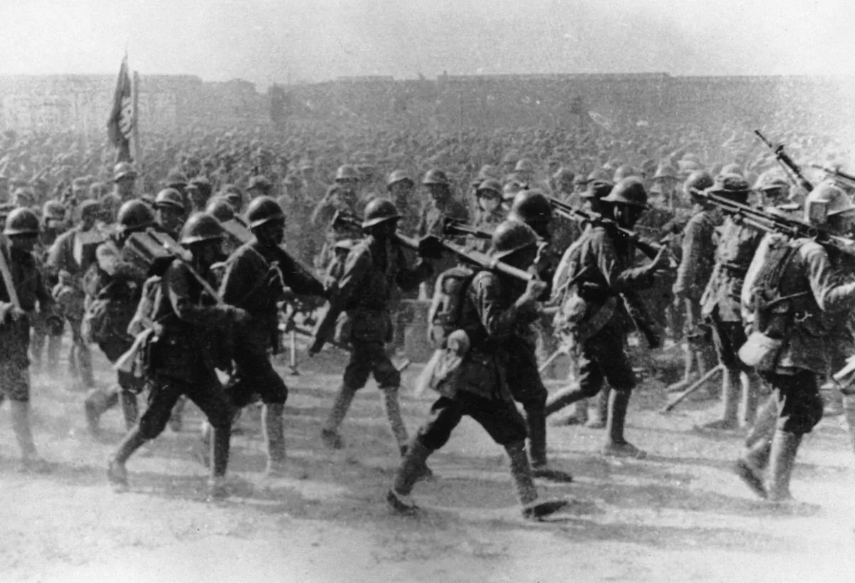 Communist troops of the Chinese Red Army on the march during the assault on Shanghai at the end of the Chinese Civil War, 21st May 1949. (Photo by Keystone/Hulton Archive/Getty Images)