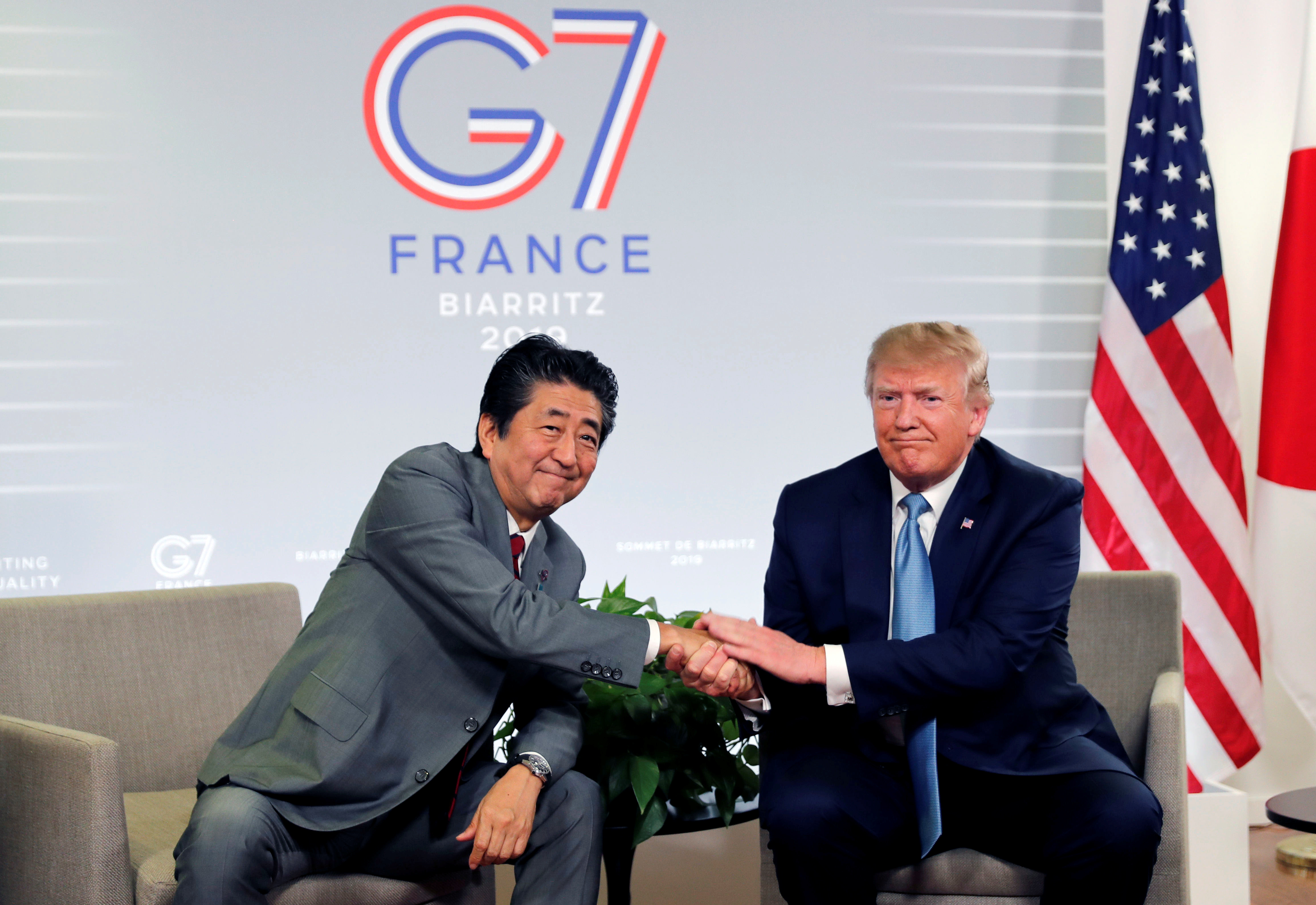 Trump shakes hands with Abe at G7